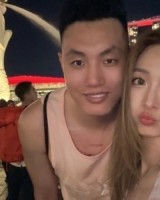 翟晓川妻子晒游玩新加坡的近照：每天无比充实 又累又热