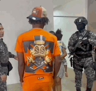 1745638893208032310.gif